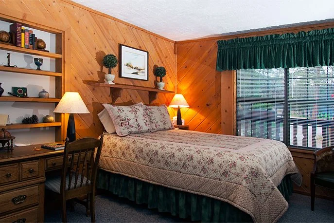 Pine Room with rustic ambience