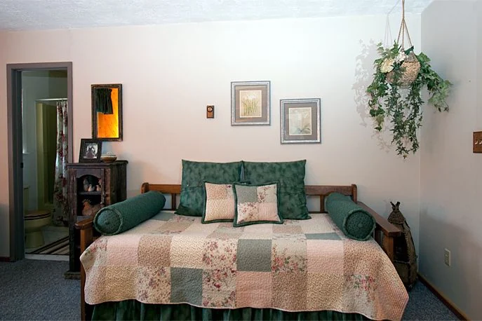 Pine Room with rustic ambience at Country Sunshine Bed & Breakfast